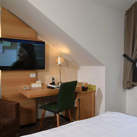 施纳克兰德酒店 4*